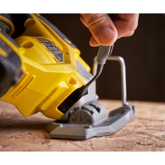 STANLEY SFMCS650B 18V STANLEY FATMAX V20 brushless jigsaw base angle adjustment close-up.